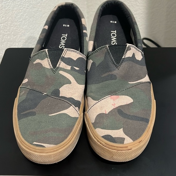 Toms Other - Boys/men’s Tom’s slip one size 7.5